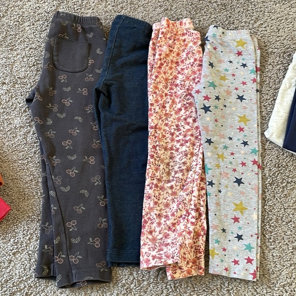 Girl's 3T Sweater Leggings Bundle - Picture 5 of 9